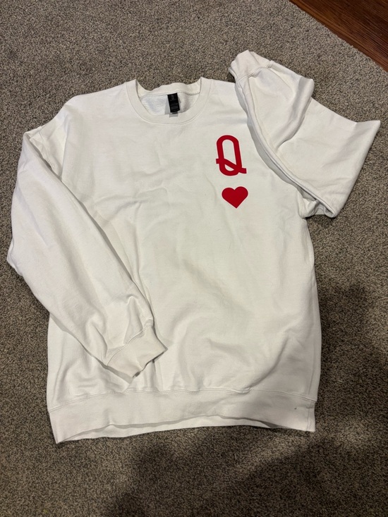 Gildan Sweaters - Gildan White Crewneck Sweatshirt with Red 'Q' and Heart Graphic
